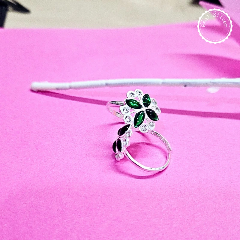 Fusion Four Patel Flower Toerings with Stone