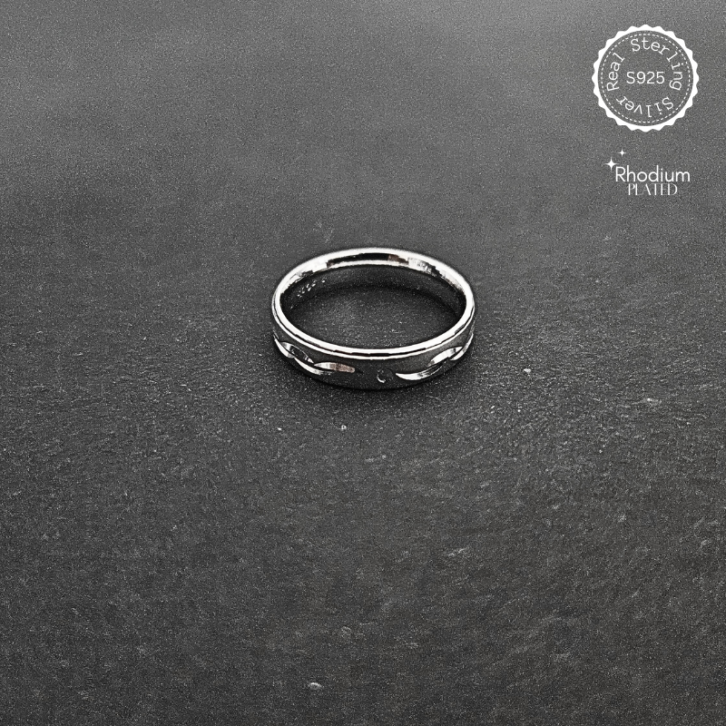 Silver Diamond Cut Ring Band – alternate view