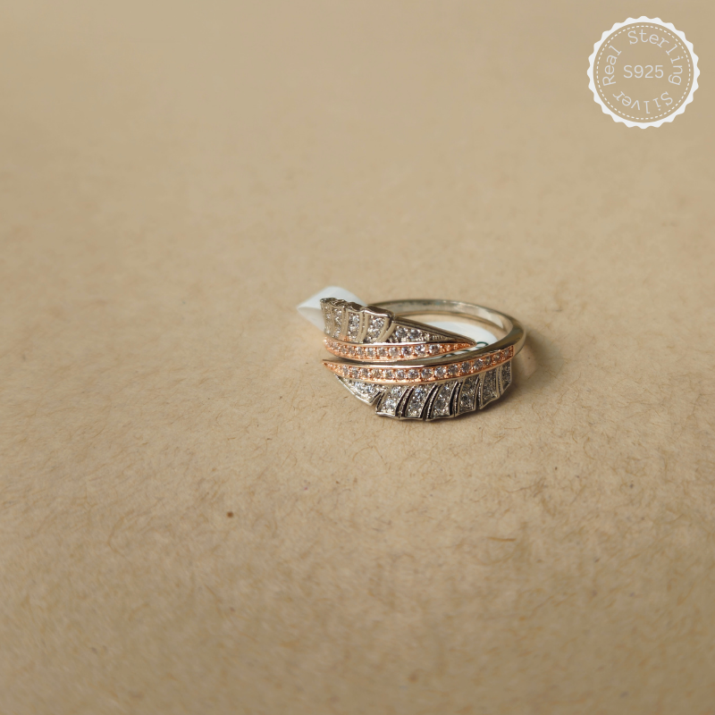 Silver Leaf Ring with a captivating cross-cut design