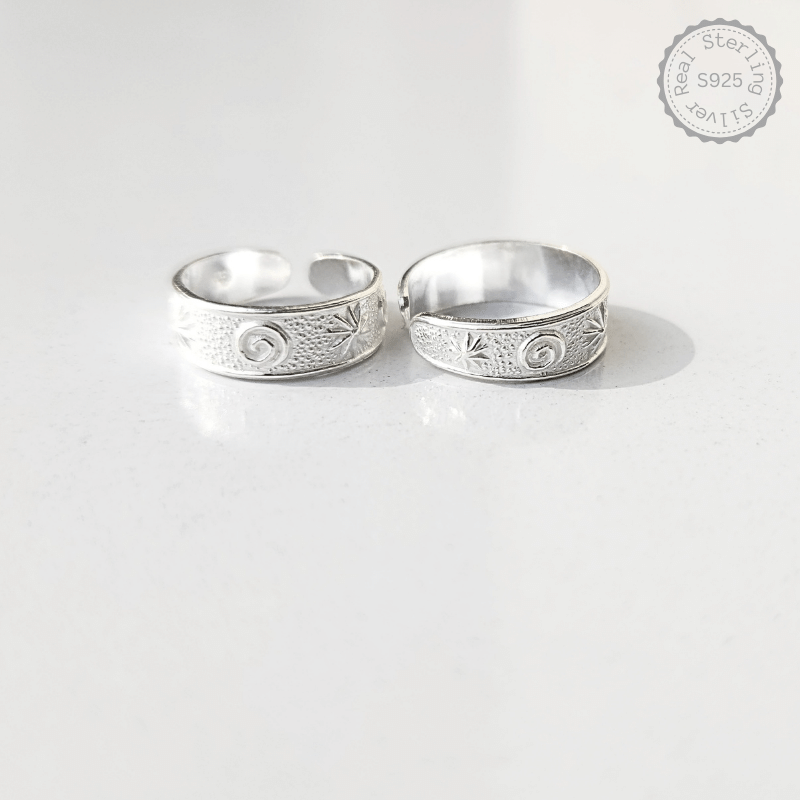 925 Silver Surya Chakkra Pattern Toe Rings – alternate view