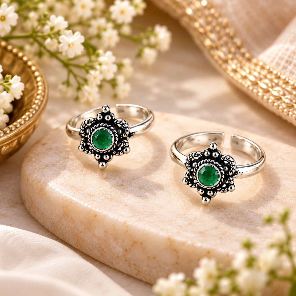Silver Oxidised Green Crystal Toe Rings – alternate view